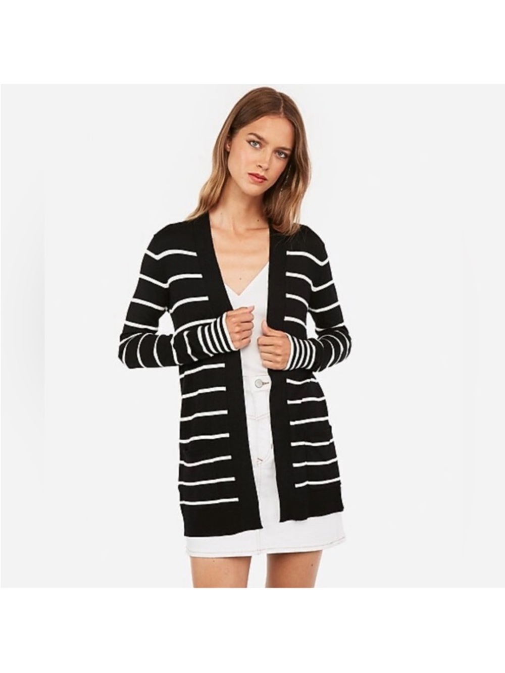 360‎ sweater black white striped
Long cardigan sweater Size Medium